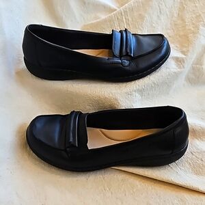 Clarks Ashland Lily black leather loafer 10M